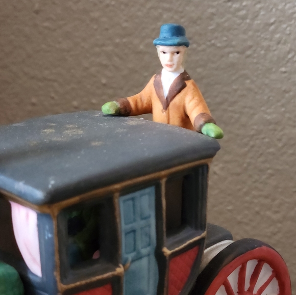Dickens Village Stagecoach Porcelain Accessory - Picture 5 of 13